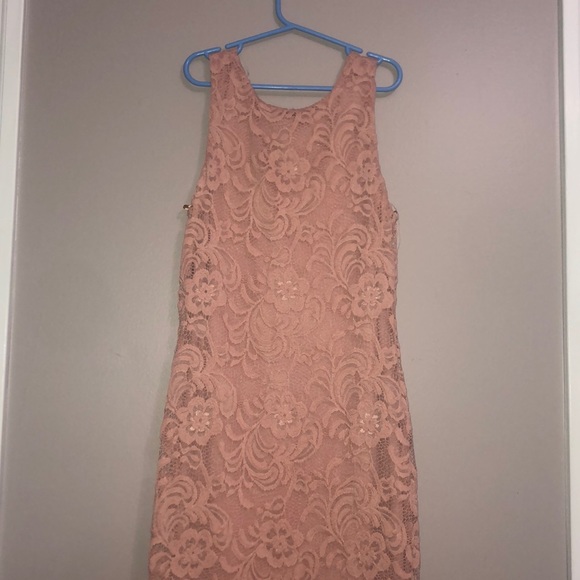 Pink lace bodycon dress - Picture 3 of 3